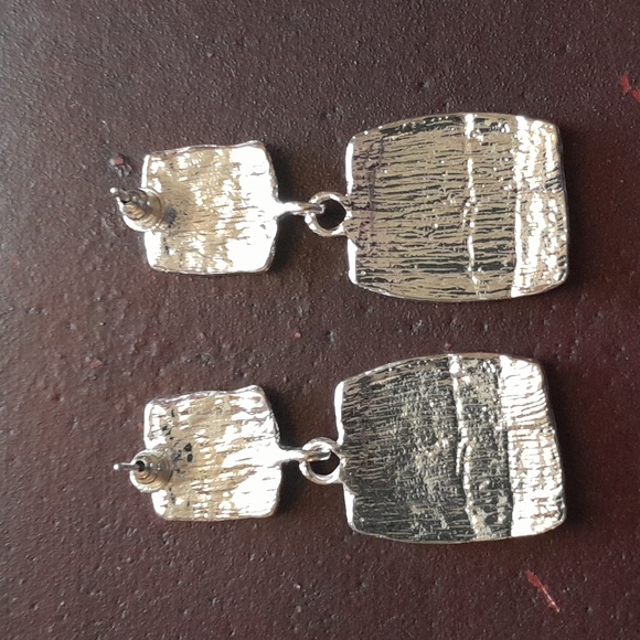 Fashion Jewelry Textured Silver Earrings - Picture 5 of 5